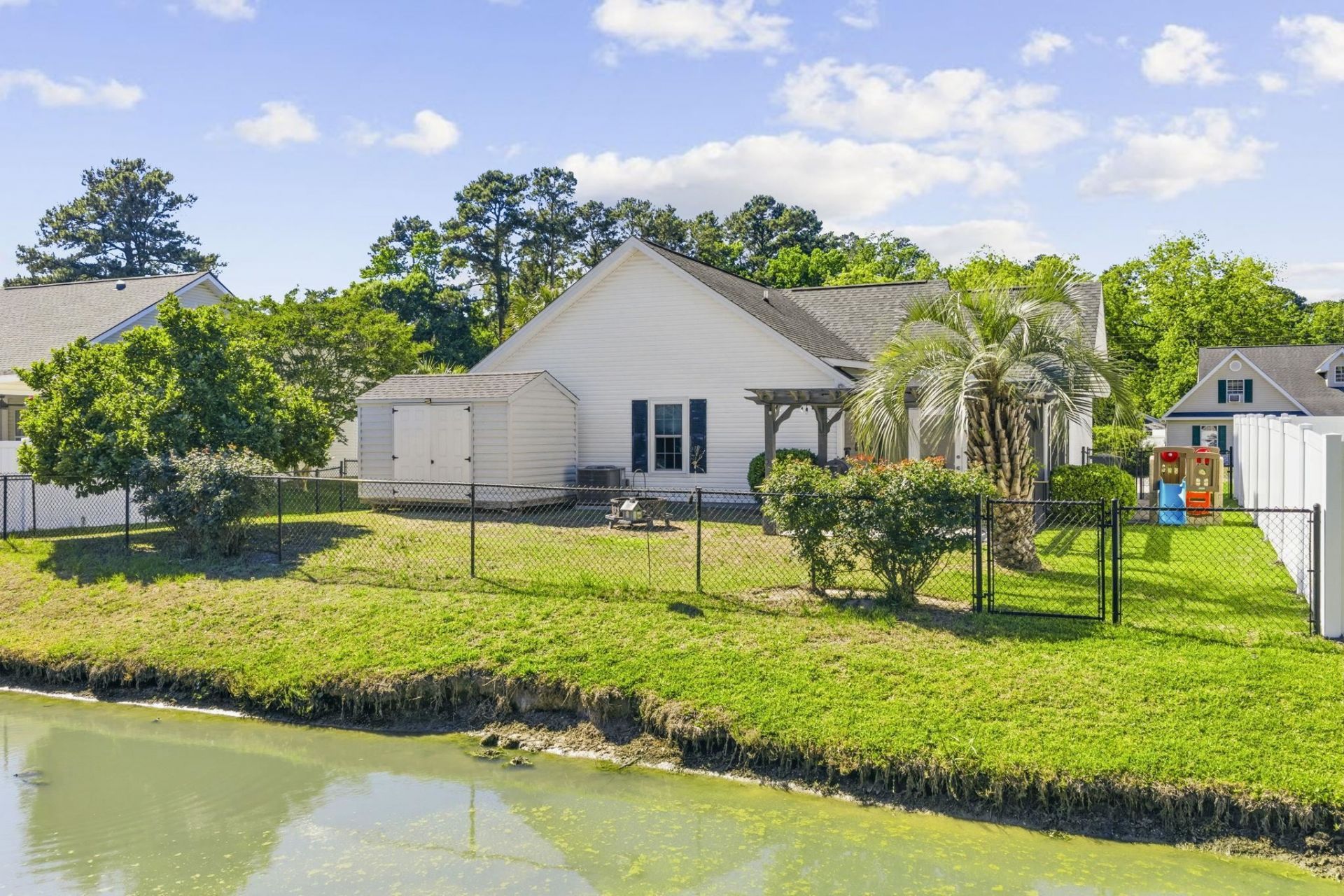 305 Worthington Circle Photo 32