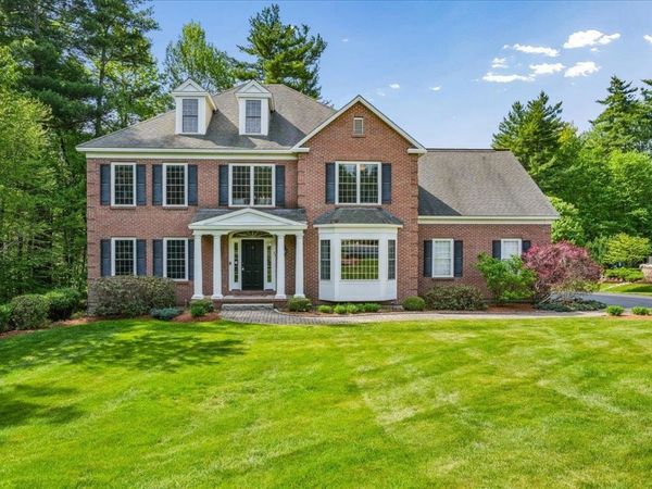 22 Elizabeth Way, Bedford, NH 03110