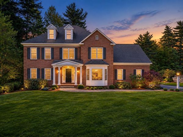 22 Elizabeth Way, Bedford, NH 03110