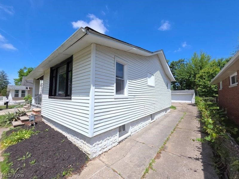 20632 Woodstock Avenue, Fairview Park, OH 44126 Photo 3