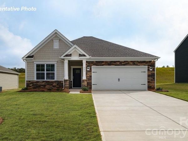 1714 7th Street Drive NE, Hickory, NC 28601