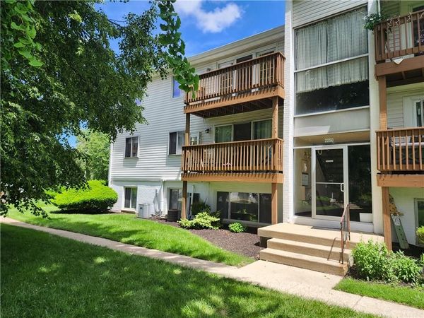 2250 Coach Drive, Unit #E, Kettering, OH 45440