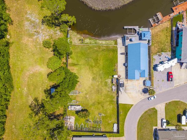 724 Landing Ln, Pensacola, FL 32507