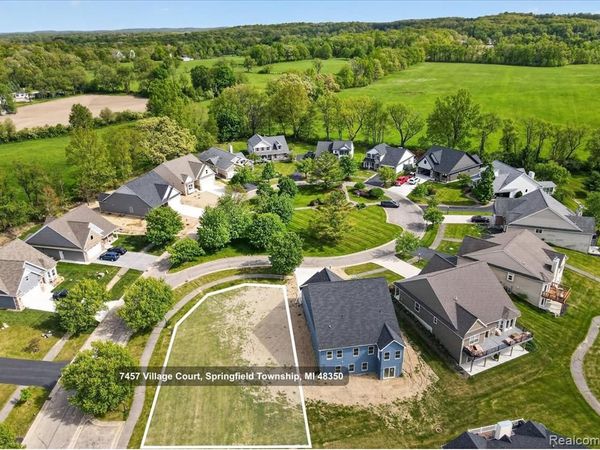 7457 Village Court , Springfield Twp, MI 48350
