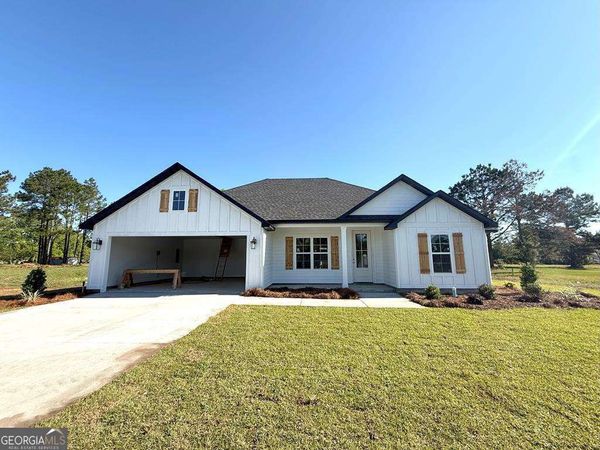 102 Orchid Circle, Adel, GA 31620