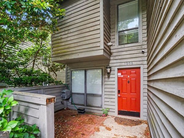 1006 Creatwood Circle SE, Smyrna, GA 30080