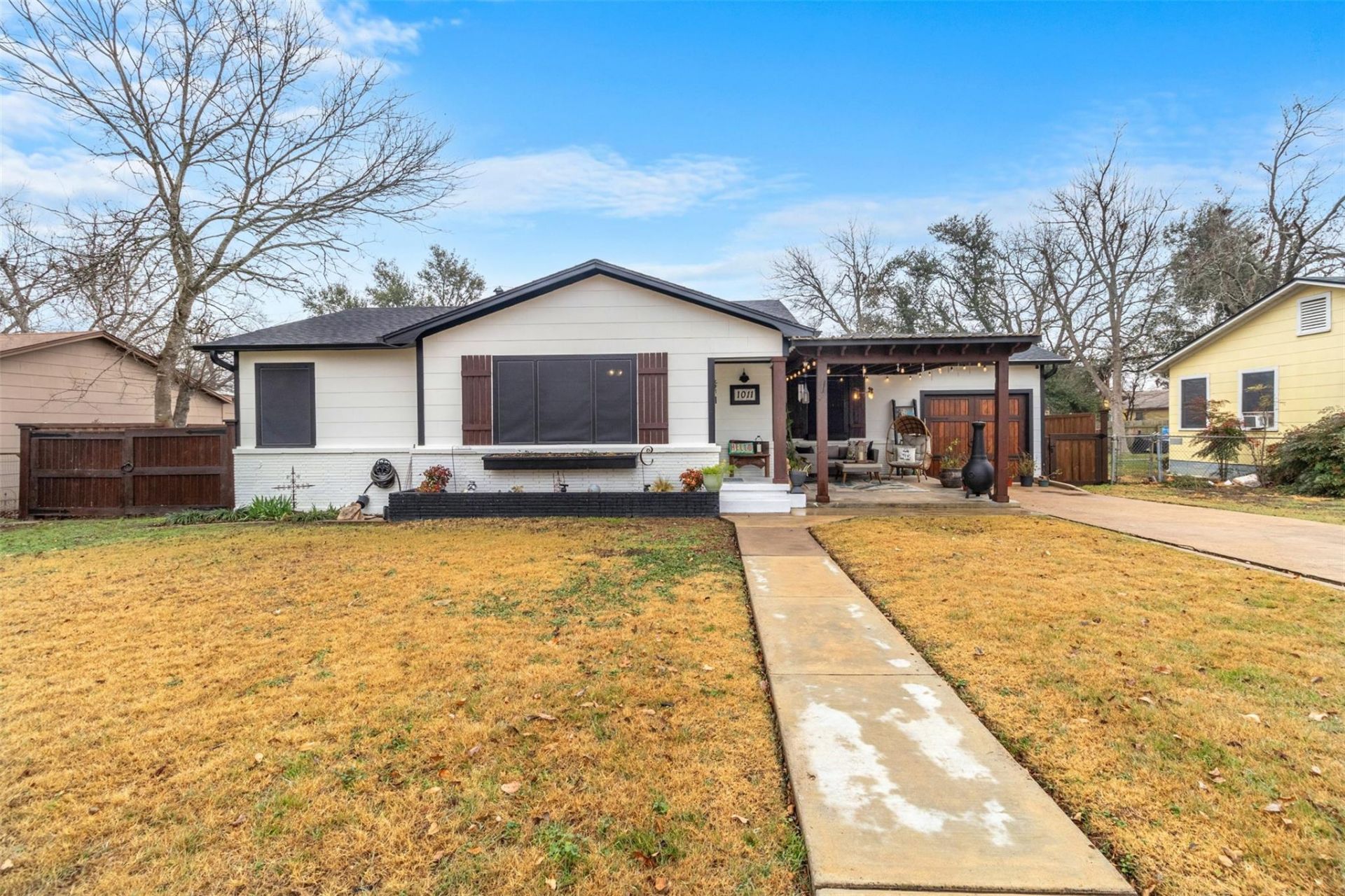 1011 Gilmore St, Taylor, TX 76574 Main Photo