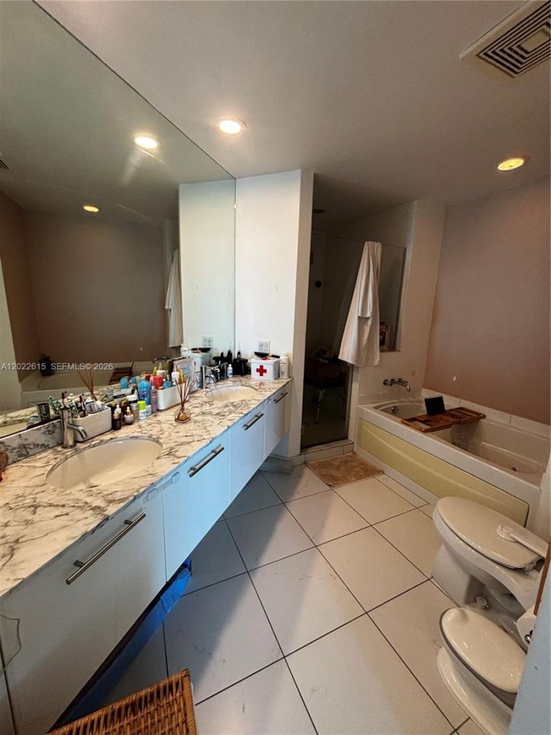 500 Brickell Ave , Unit 4102, Miami, FL 33131 Photo