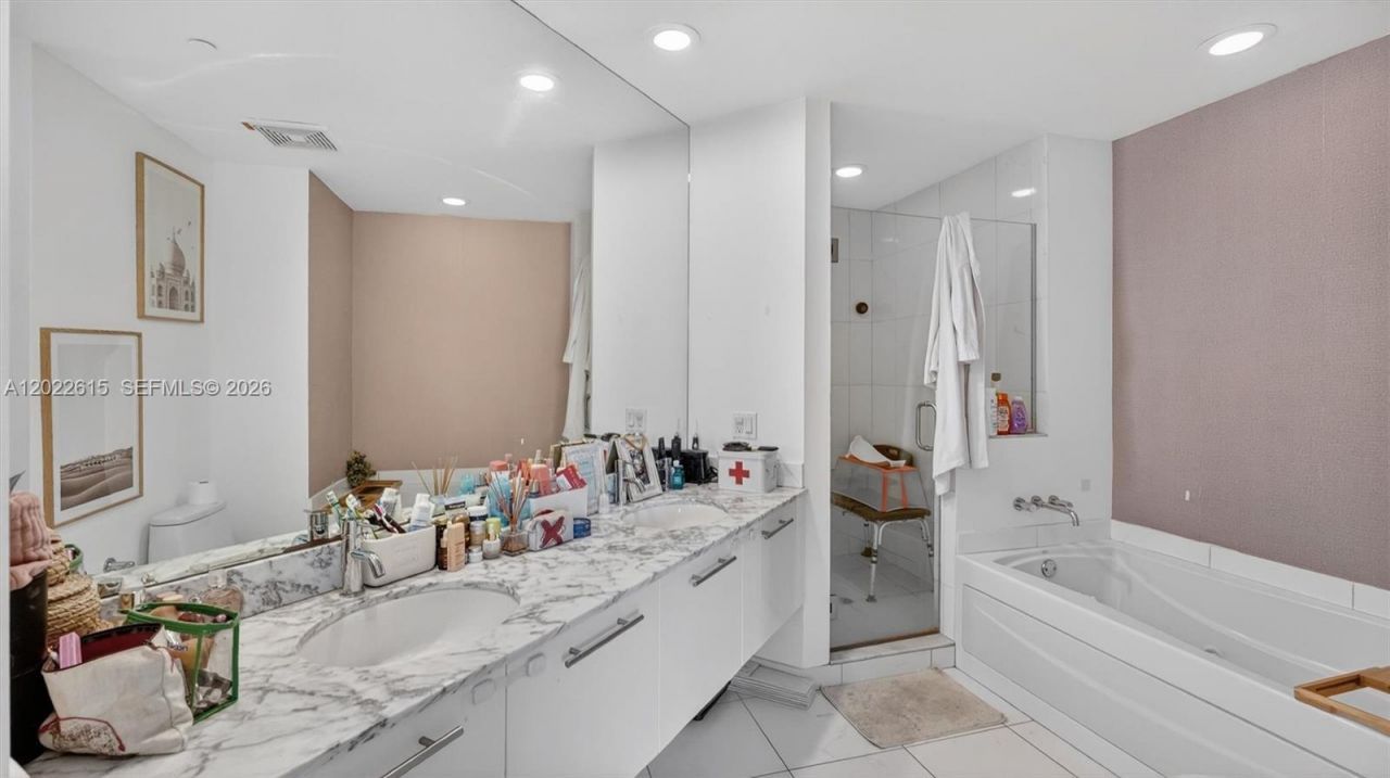 500 Brickell Ave , Unit 4102, Miami, FL 33131 Photo