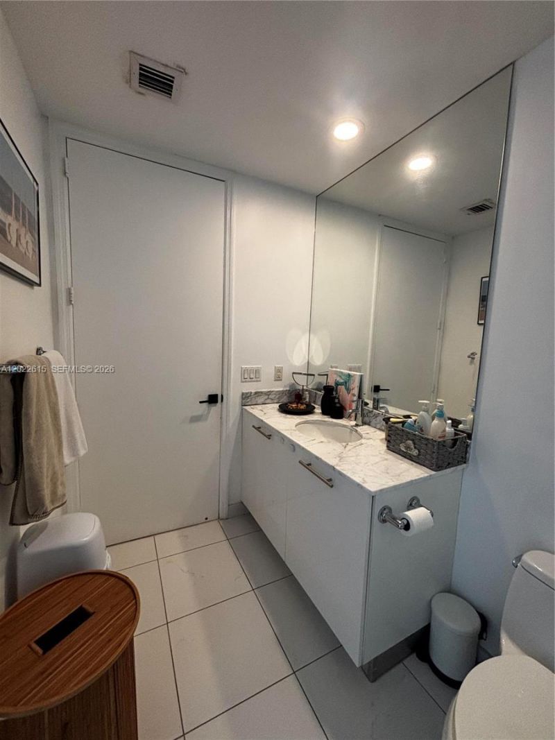 500 Brickell Ave , Unit 4102, Miami, FL 33131 Photo