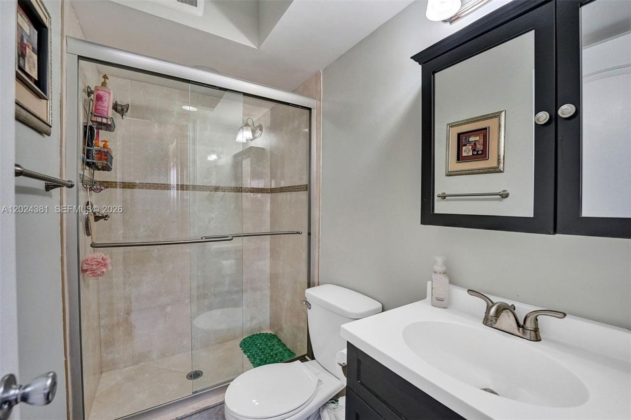 300 Oregon St , Unit 503, Hollywood, FL 33019 Photo