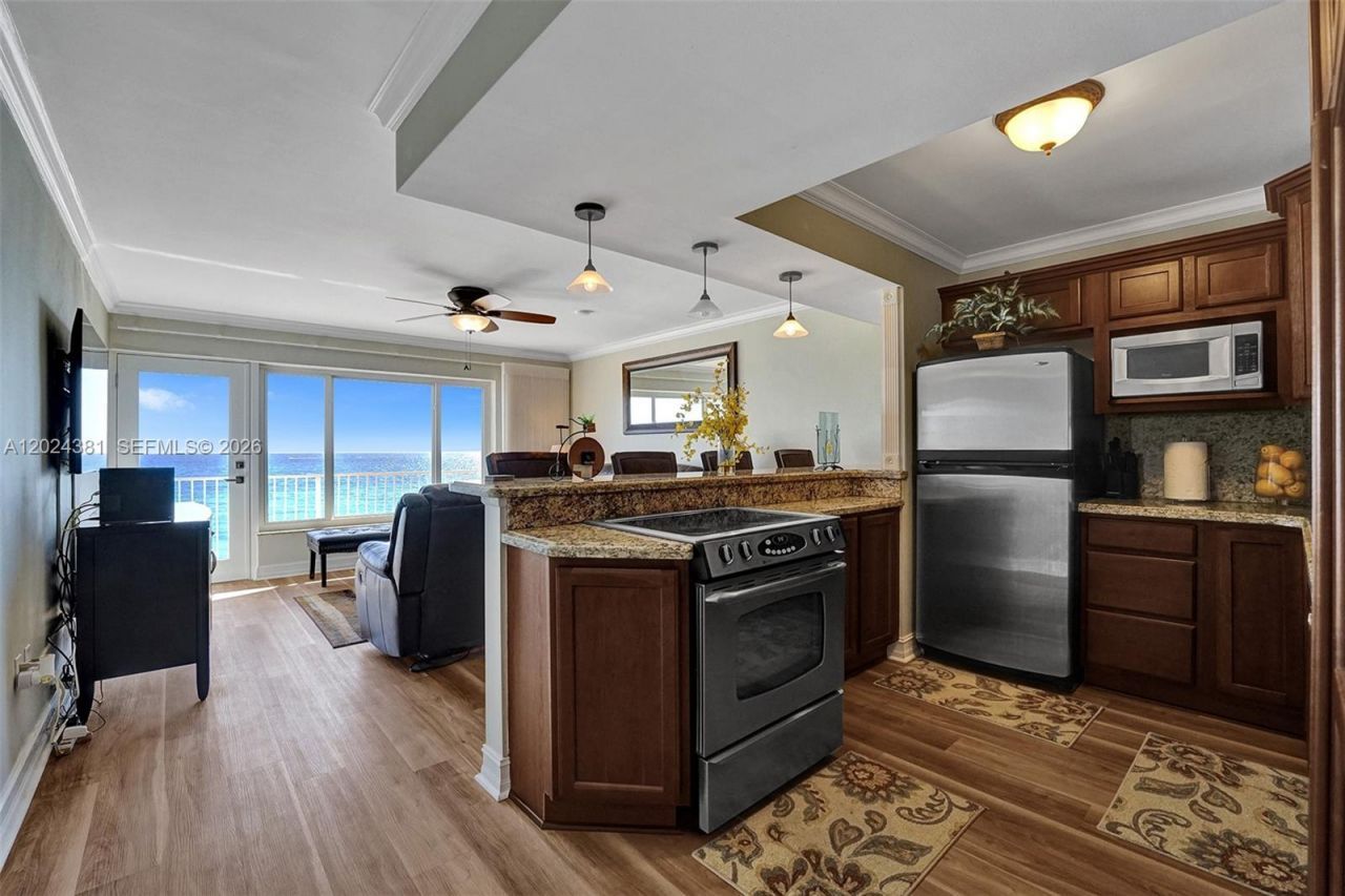 300 Oregon St , Unit 503, Hollywood, FL 33019 Photo