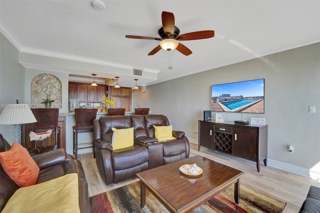 300 Oregon St , Unit 503, Hollywood, FL 33019 Photo