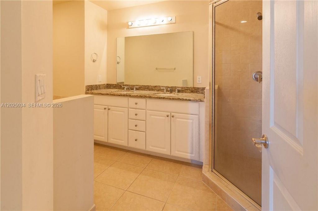 3001 NE 185 St , Unit 624, Aventura, FL 33180 Photo
