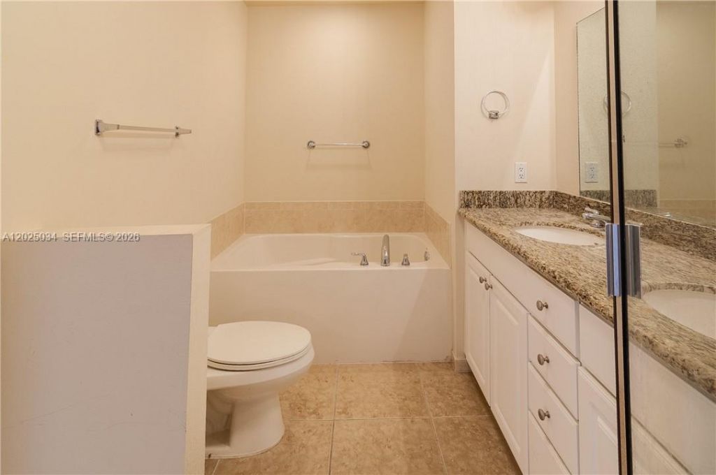 3001 NE 185 St , Unit 624, Aventura, FL 33180 Photo
