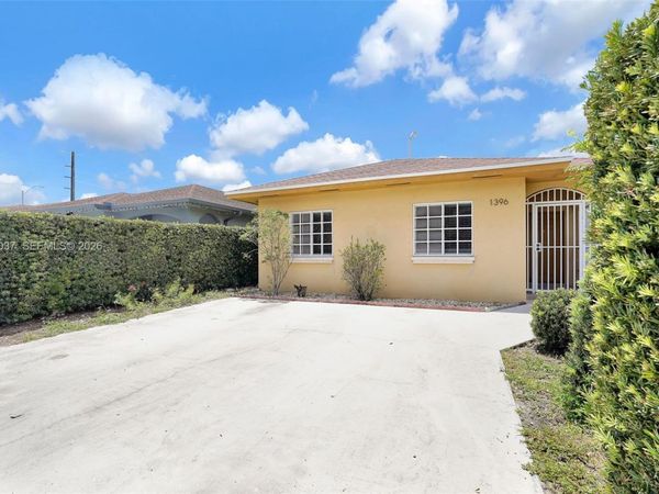 1396 W 30th St , Hialeah, FL 33012