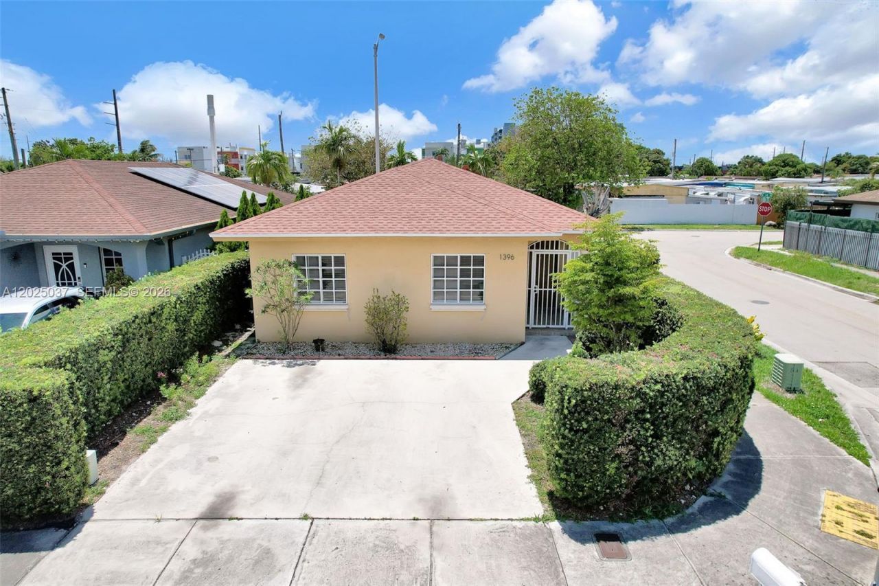 1396 W 30th St , Hialeah, FL 33012 Photo