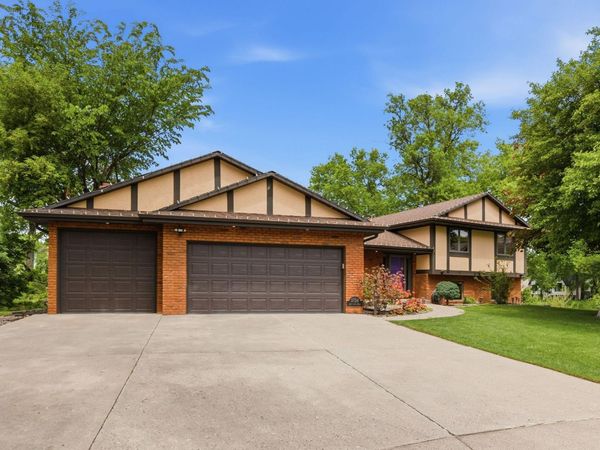 5724 Auto Club Circle, Bloomington, MN 55437