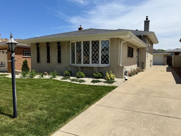 8927 S Sacramento Avenue , Evergreen Park, IL 60805