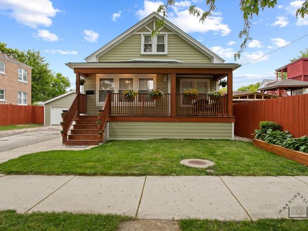 5010 W Newport Avenue , Chicago, IL 60641