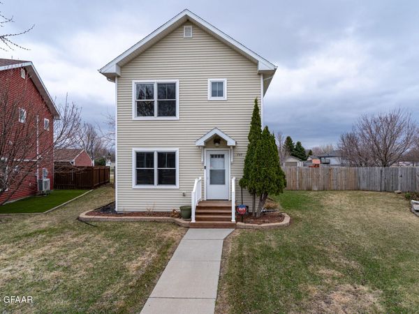 769 PROMENADE Court , Grand Forks, ND 58203