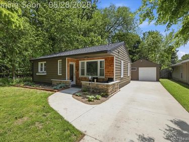 4805 Fenmore Avenue, Waterford Twp, MI 48328