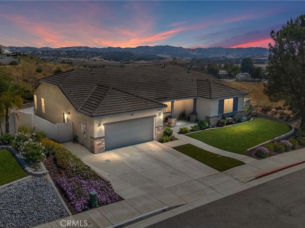 402 Buena Mesa Dr, Calimesa, CA 92320