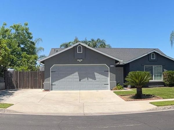 1727 Hume Drive, Sanger, CA 93657