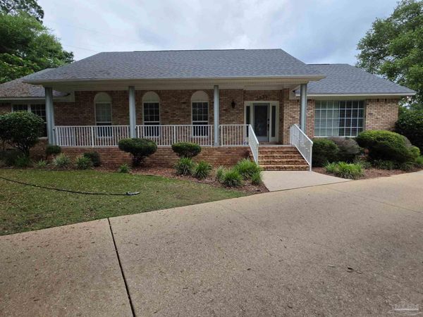 1307 Creek Bridge Rd, Pensacola, FL 32514