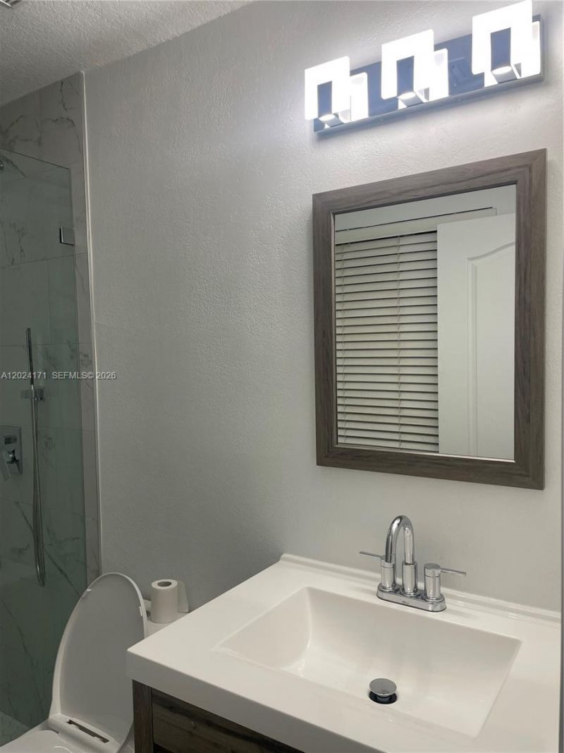 6960 NW 177th St , Unit N103, Hialeah, FL 33015 Photo