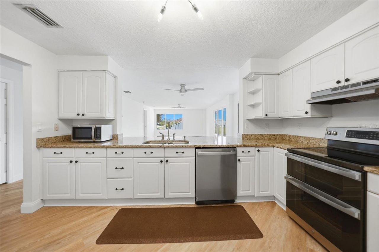 1477 Park Beach Circle, Unit 13, Punta Gorda, FL 33950 Photo