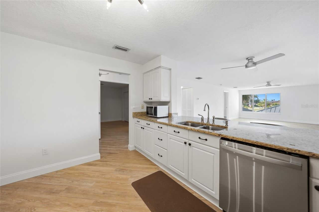 1477 Park Beach Circle, Unit 13, Punta Gorda, FL 33950 Photo