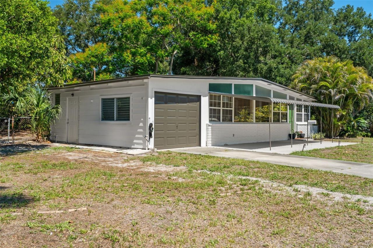 6800 Onyx Drive N, Saint Petersburg, FL 33702 Photo