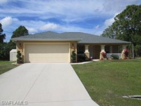 823 Lee AVE , LEHIGH ACRES, FL 33972