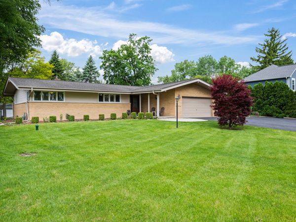 16 S Maple Lane , Prospect Heights, IL 60070