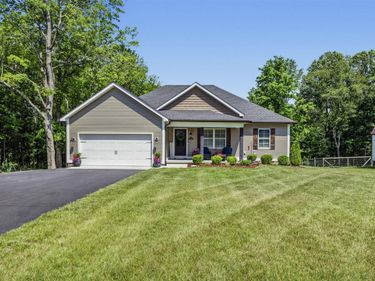 462 Ayers Lane , Scottsville, KY 42164