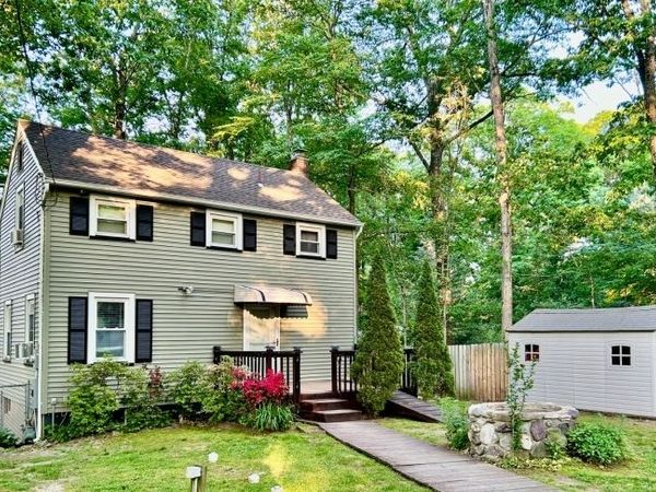 17 Highland Rd, Bloomingdale, NJ 07403