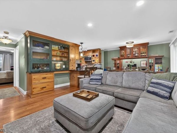 11 Great Gorge Dr, Vernon, NJ 07462
