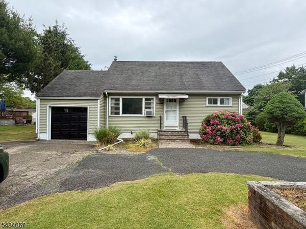 5 Mulberry Ln, Denville, NJ 07834