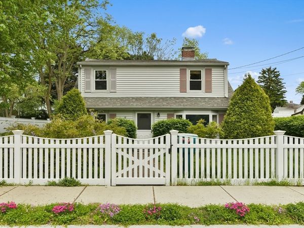 35 Alandale Pkwy, Norwood, MA 02062