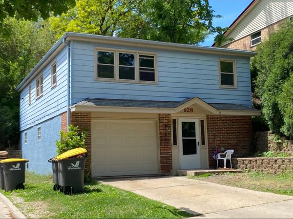 928 Aurora St, Waukesha, WI 53186