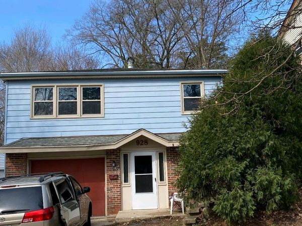 928 Aurora St, Waukesha, WI 53186
