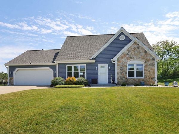 11821 242ND Ave, Salem Lakes, WI 53179