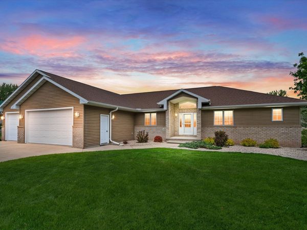456 Wooden Shoe Cir, Holland, WI 54130