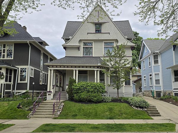 2745 N Summit Ave, Milwaukee, WI 53211