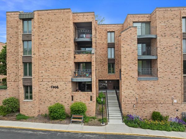 1906 E Shorewood Blvd, Unit 259, Shorewood, WI 53211