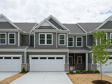773 Rock Harbor , Avon Lake, OH 44012