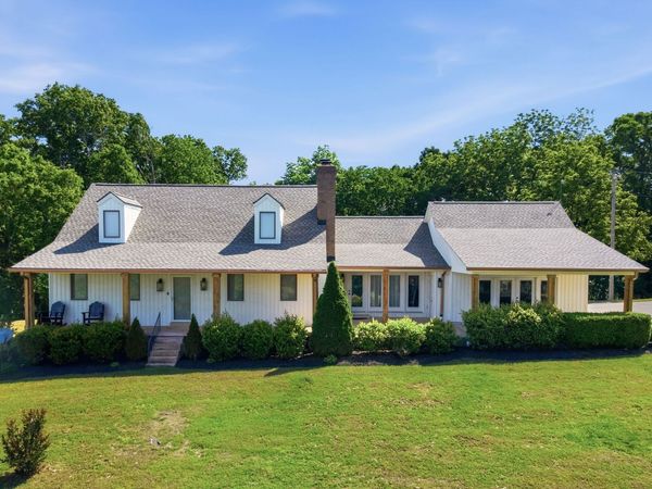881 Mount Olivet Rd , Columbia, TN 38401