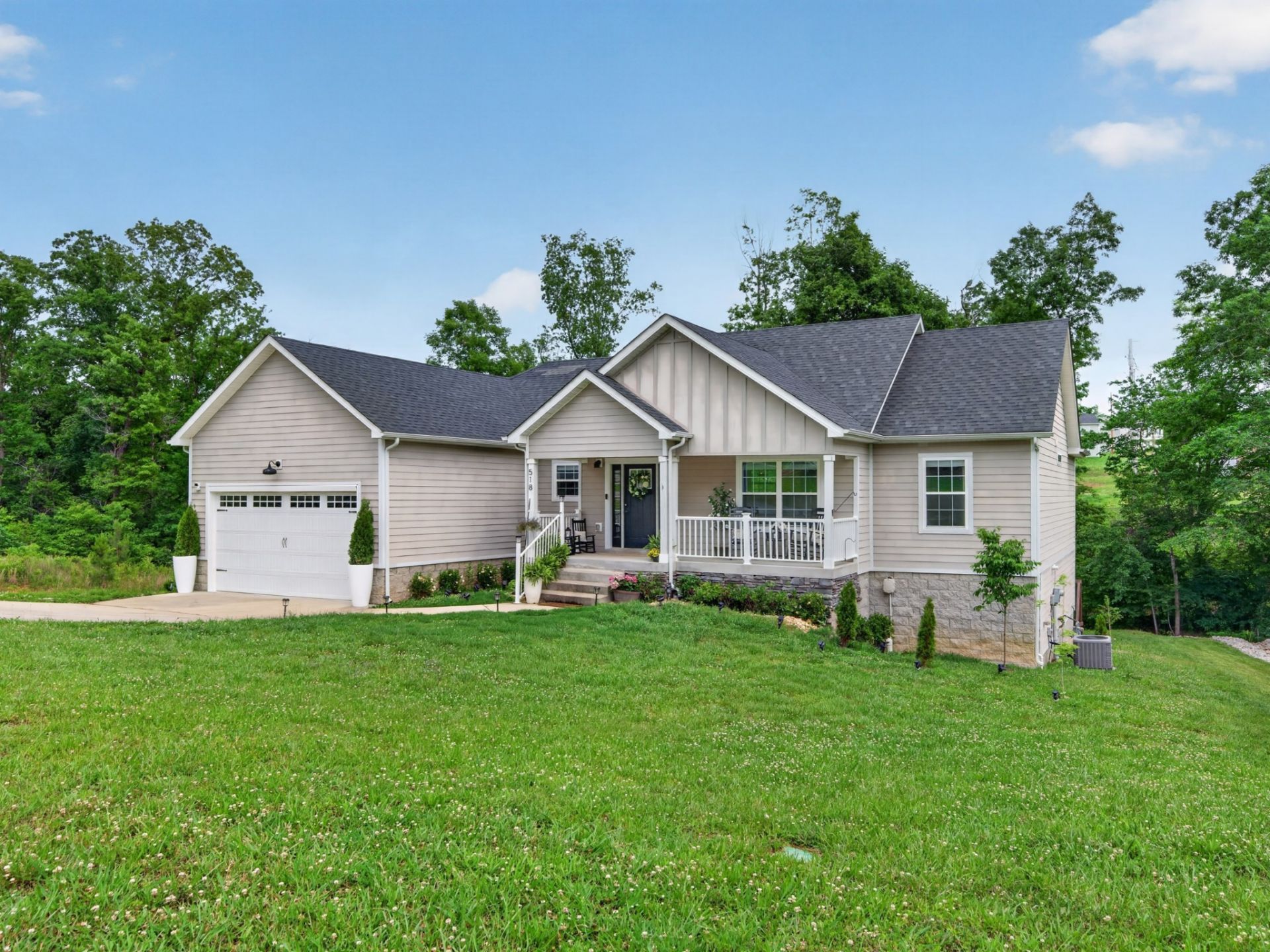 518 Poplar Bend Dr , Dickson, TN 37055 Main Photo