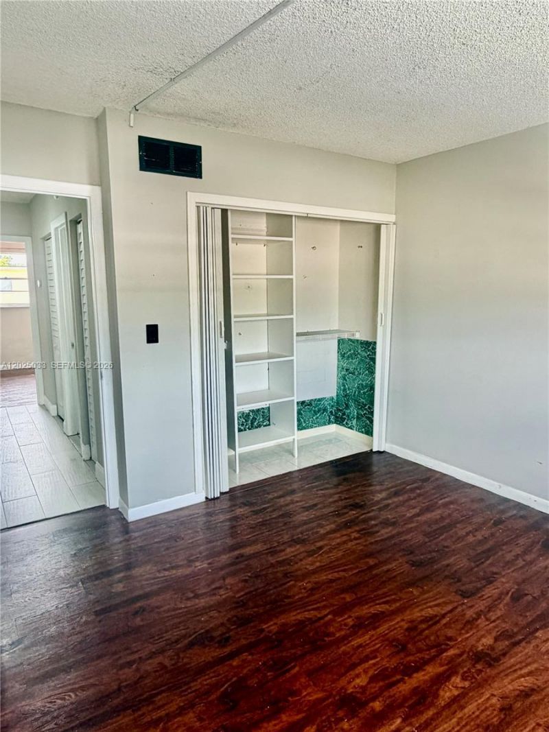 1705 W 57th St , Unit 506, Hialeah, FL 33012 Photo